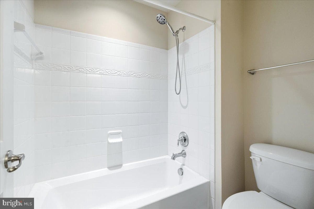 2372 Adam David Way photo 32