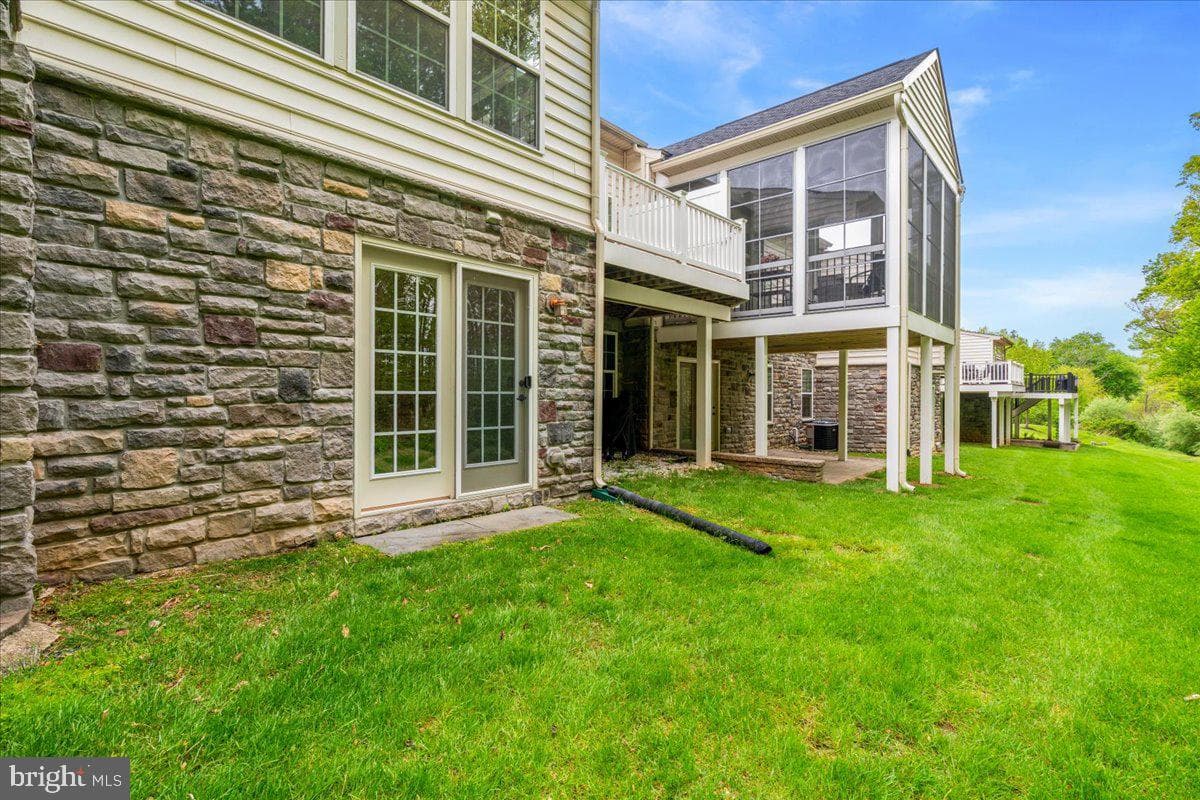 2372 Adam David Way photo 44