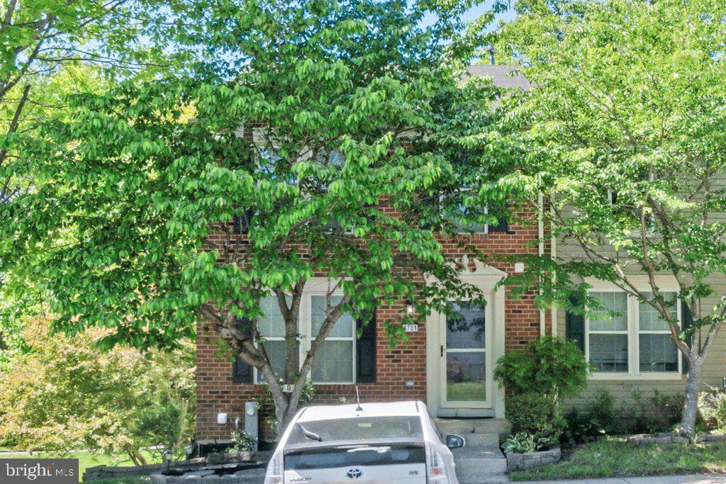 8701 Cresthill Court photo 2