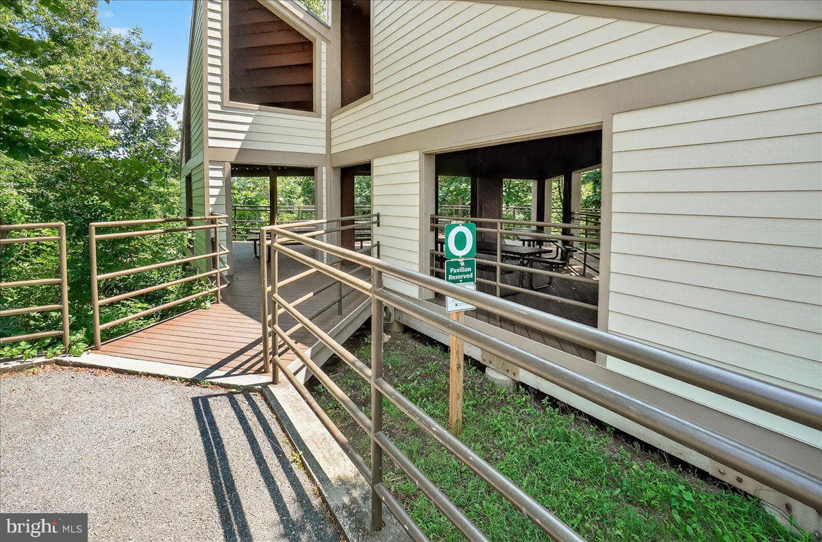 10201 Maxine Street photo 56