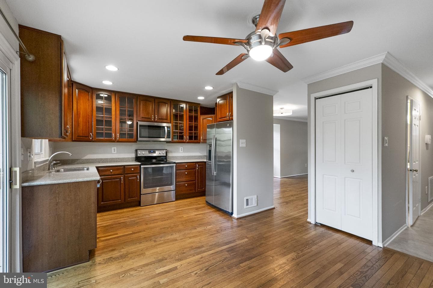 8868 Stonebrook Lane photo 9