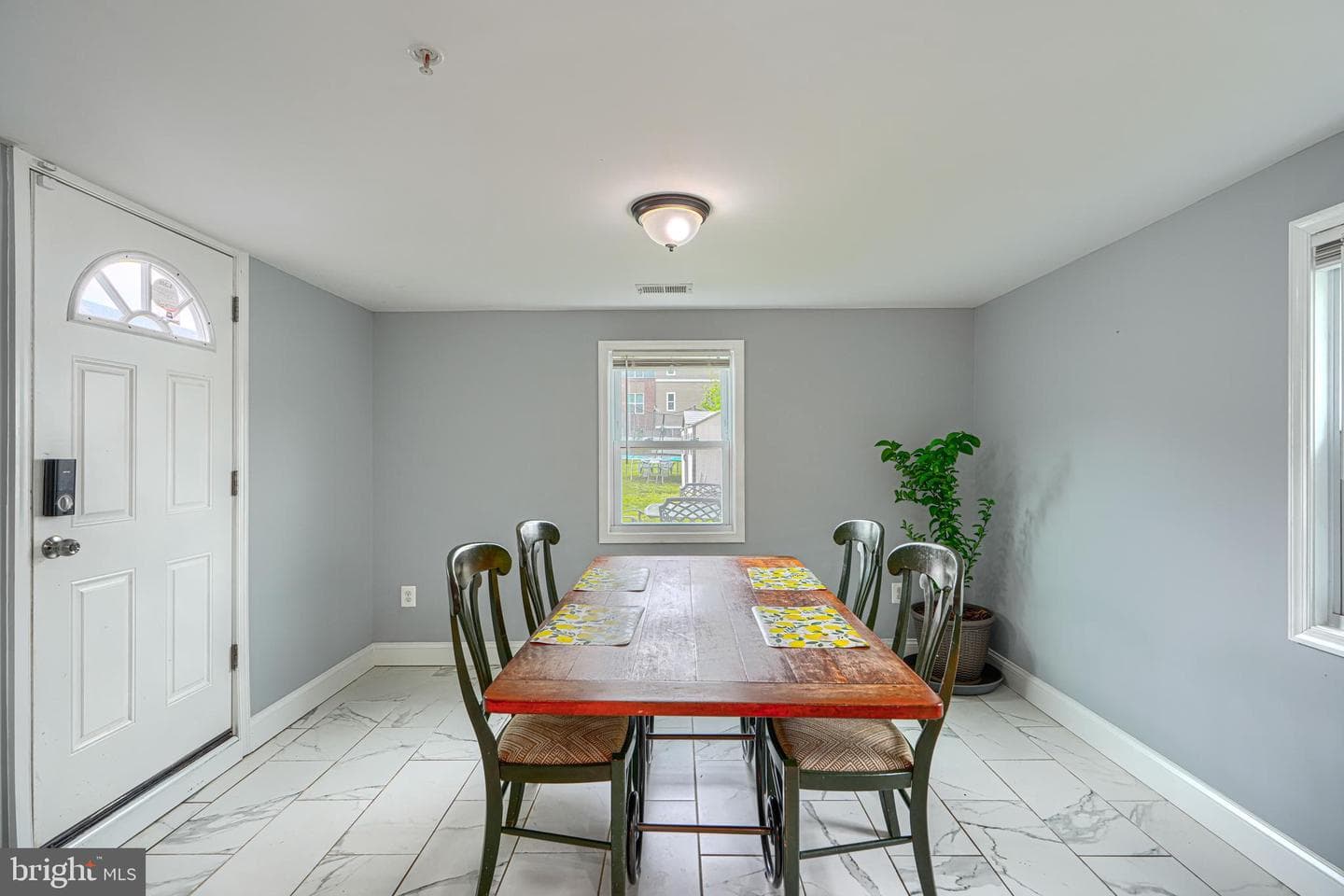 5797 Railroad Avenue photo 7