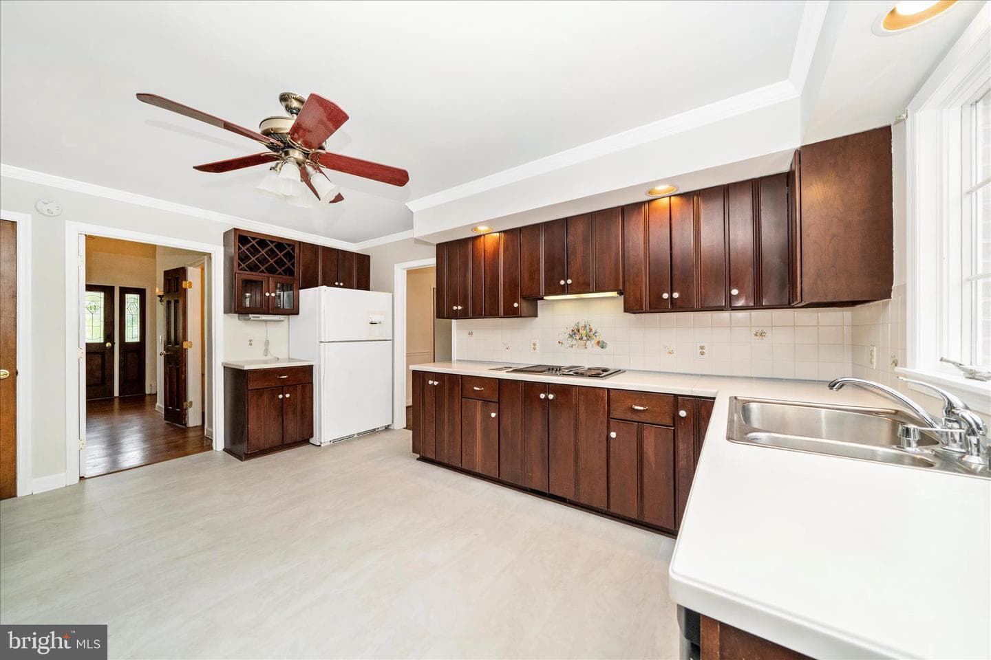 727 Weller Drive photo 14