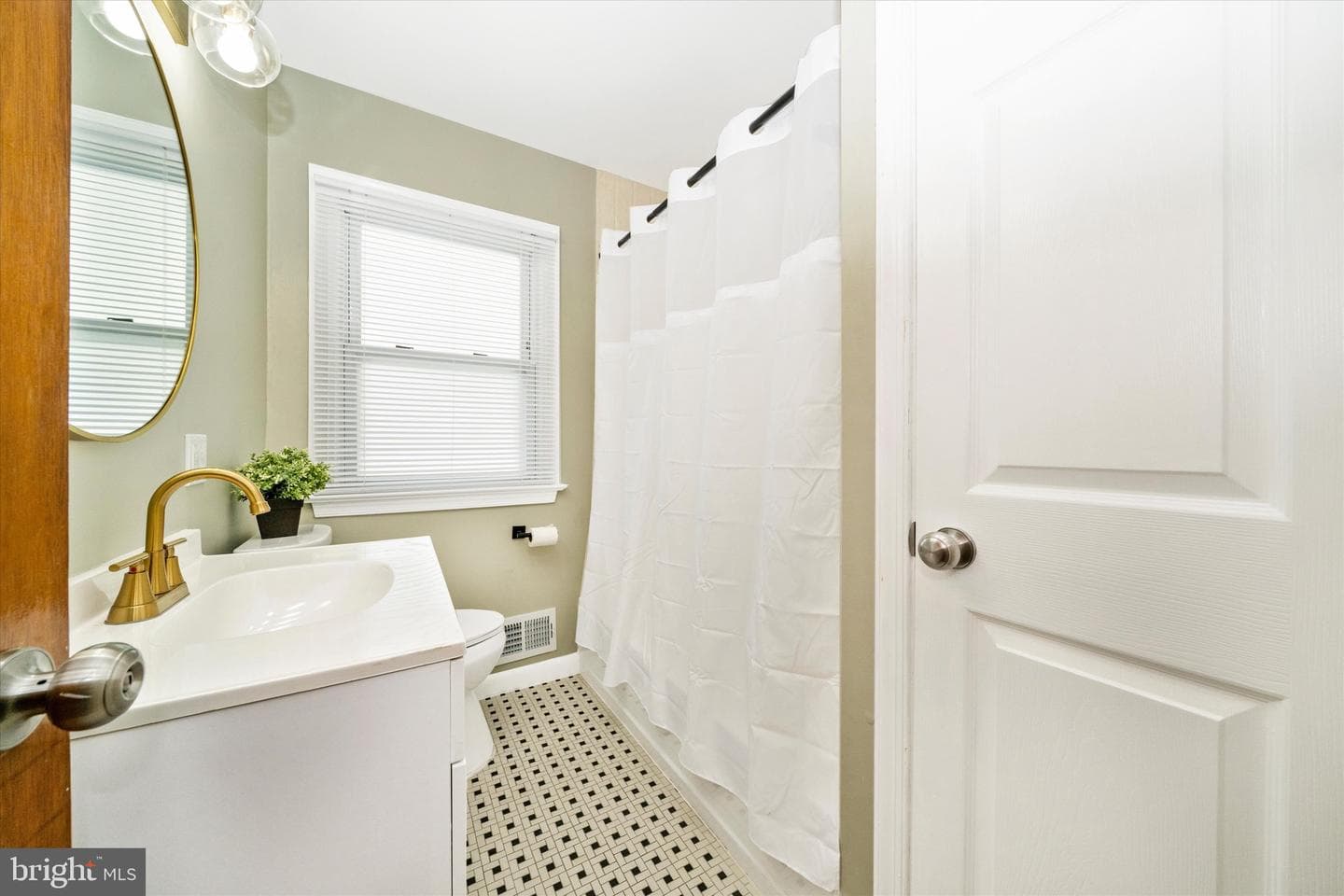 8409 Woodward Street photo 30