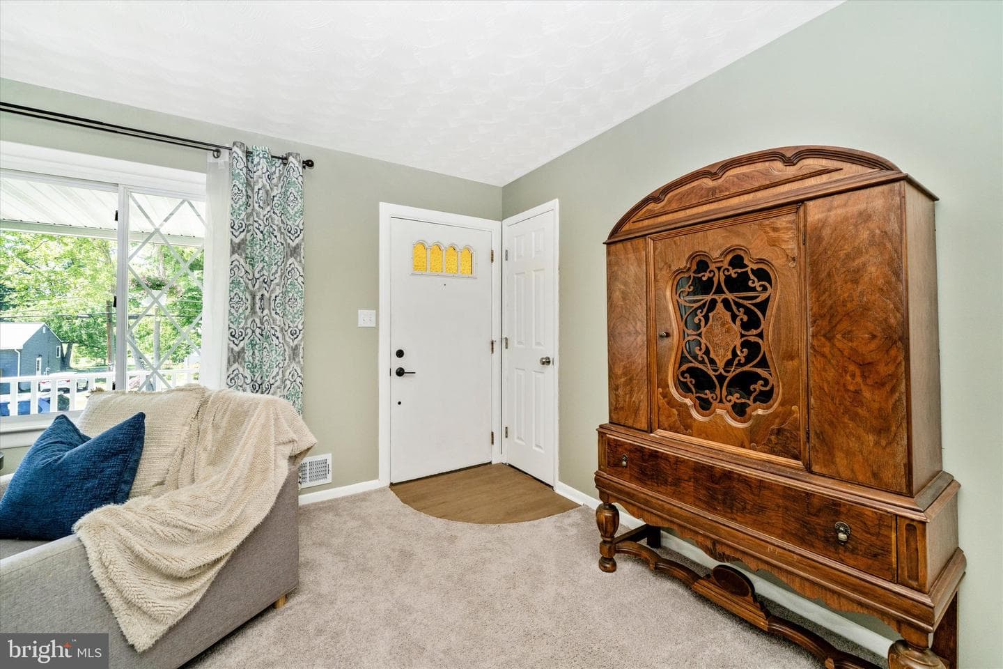 8409 Woodward Street photo 6