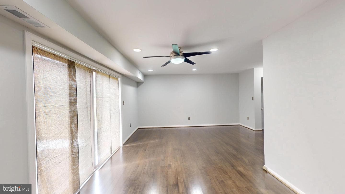 10298 Greek Boy Place photo 18