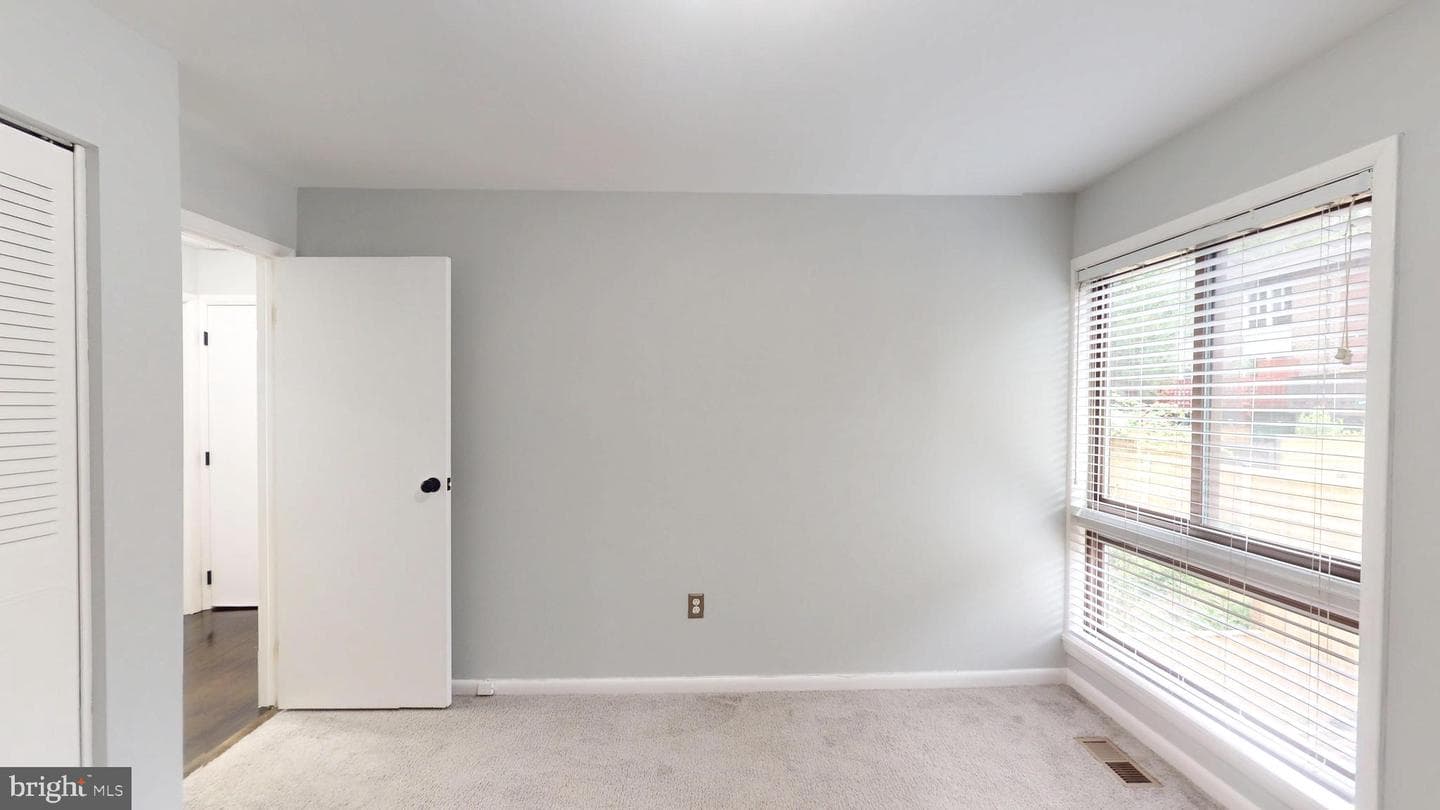 10298 Greek Boy Place photo 33
