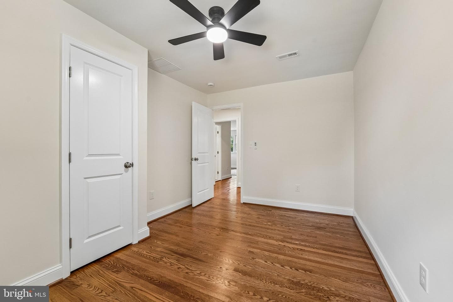 3045 Saint Johns Lane photo 18