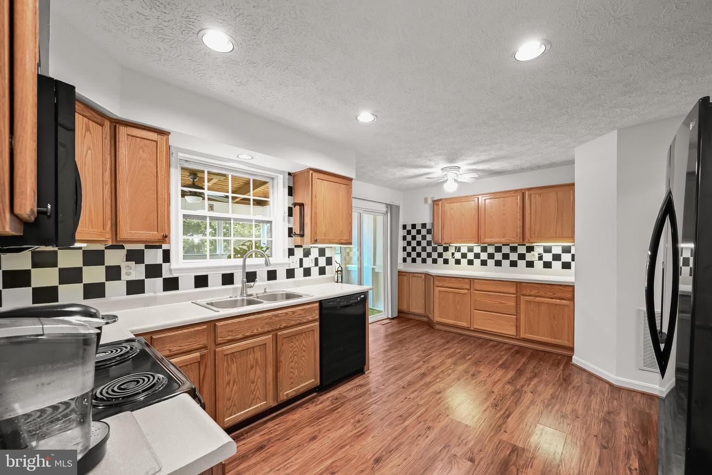 6584 Huntshire Drive photo 8
