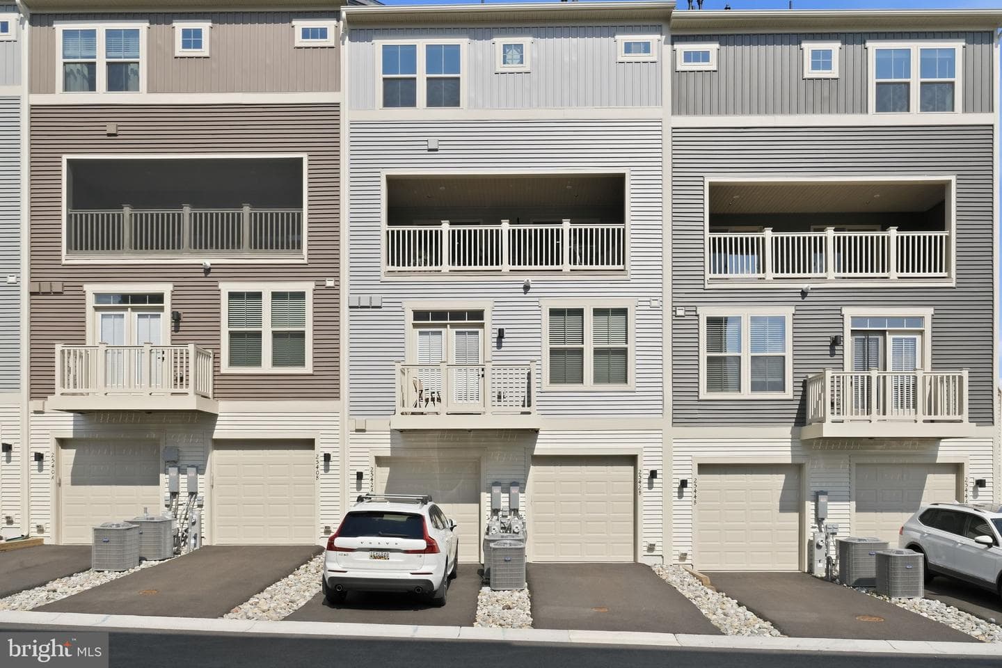 2542 Verona Pl # B photo 27