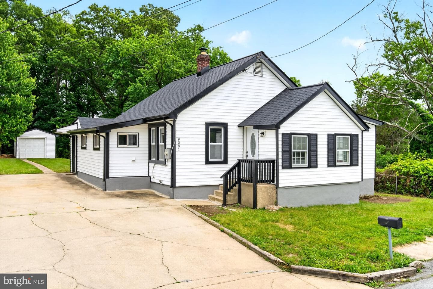 9081 Dumhart Road photo 3