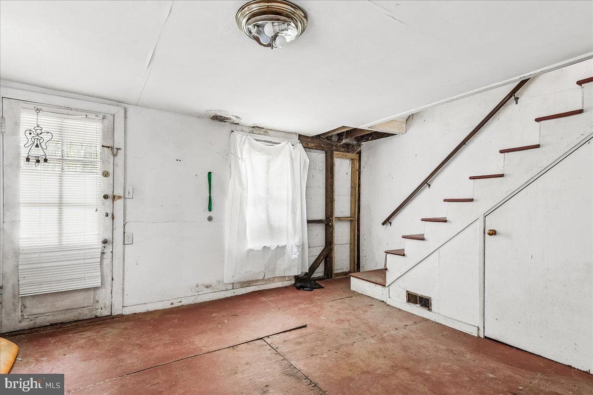8472 Frederick Road photo 16