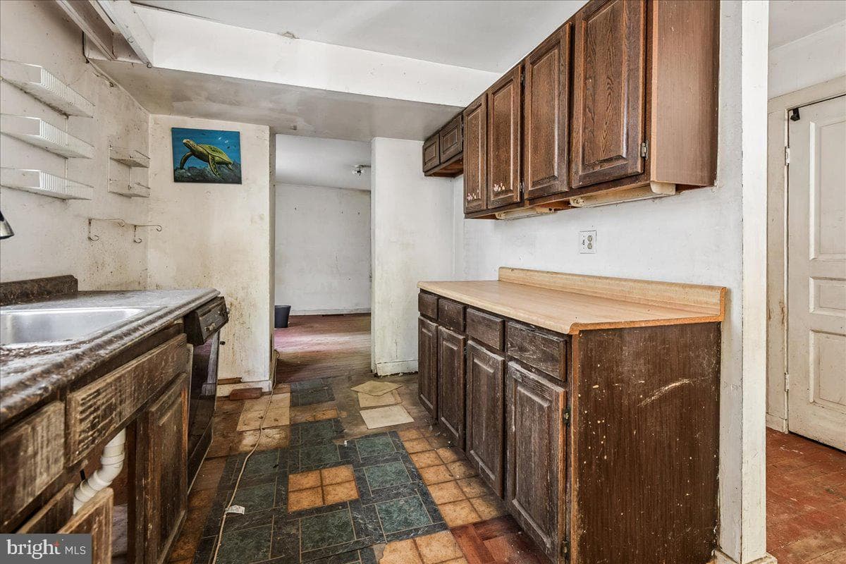 8472 Frederick Road photo 4