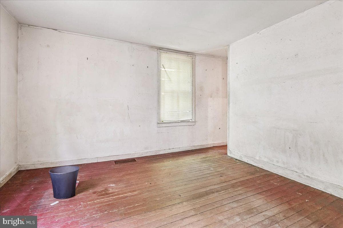 8472 Frederick Road photo 7