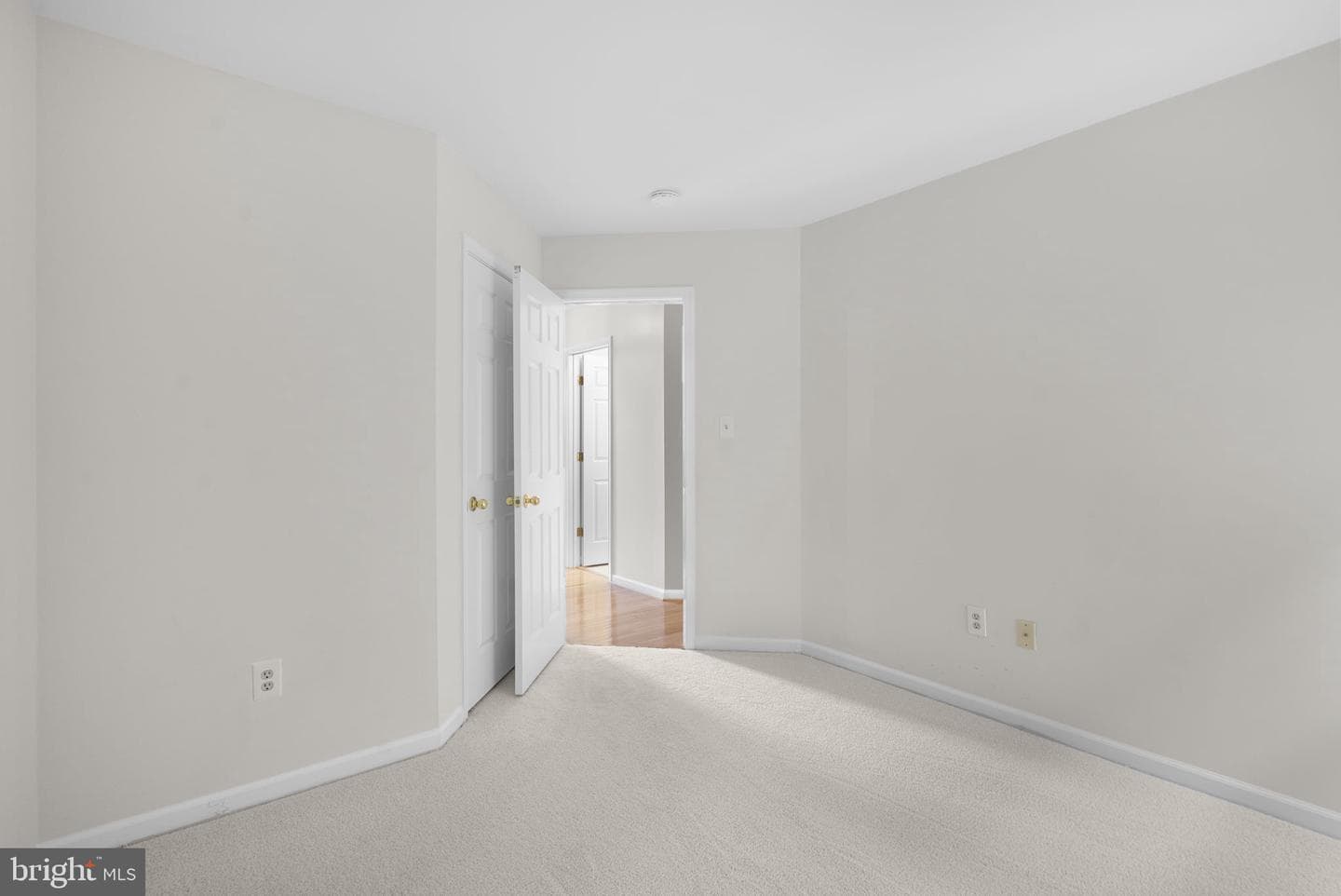 8004 Roland Court photo 32