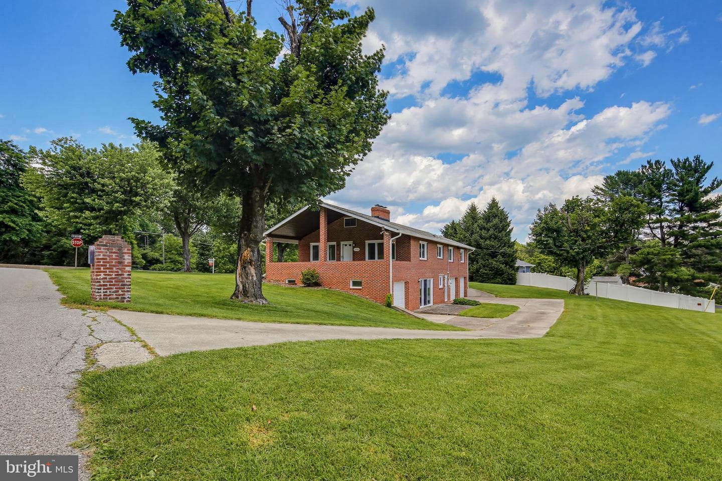 2901 Chestnut Hill Drive photo 3