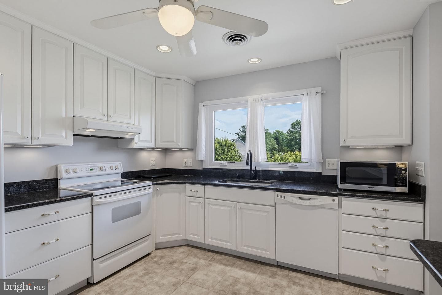 2901 Chestnut Hill Drive photo 4