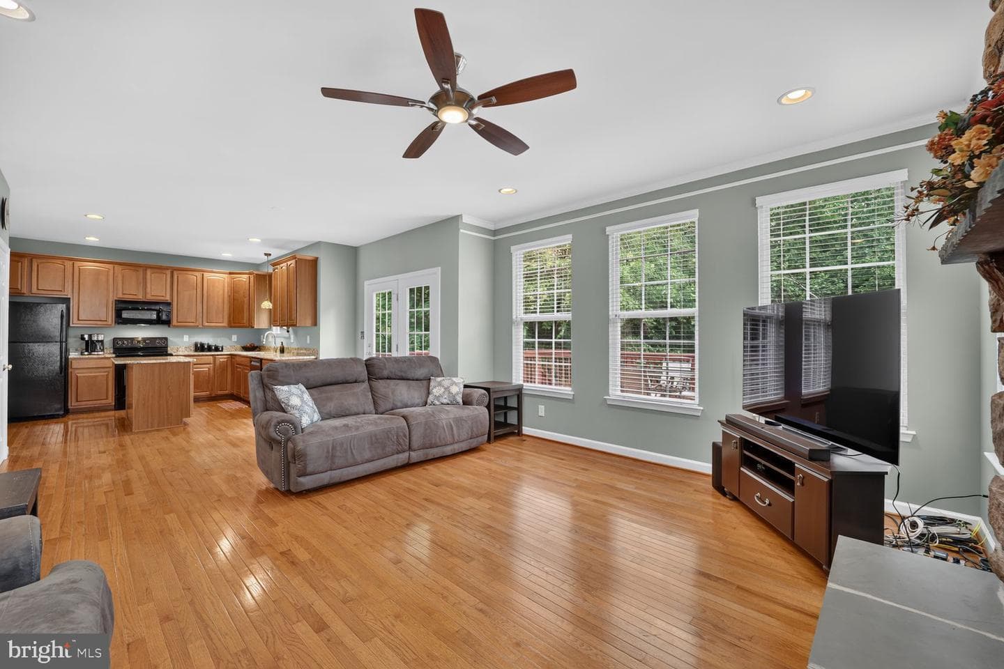 9957 Guilford Road photo 10