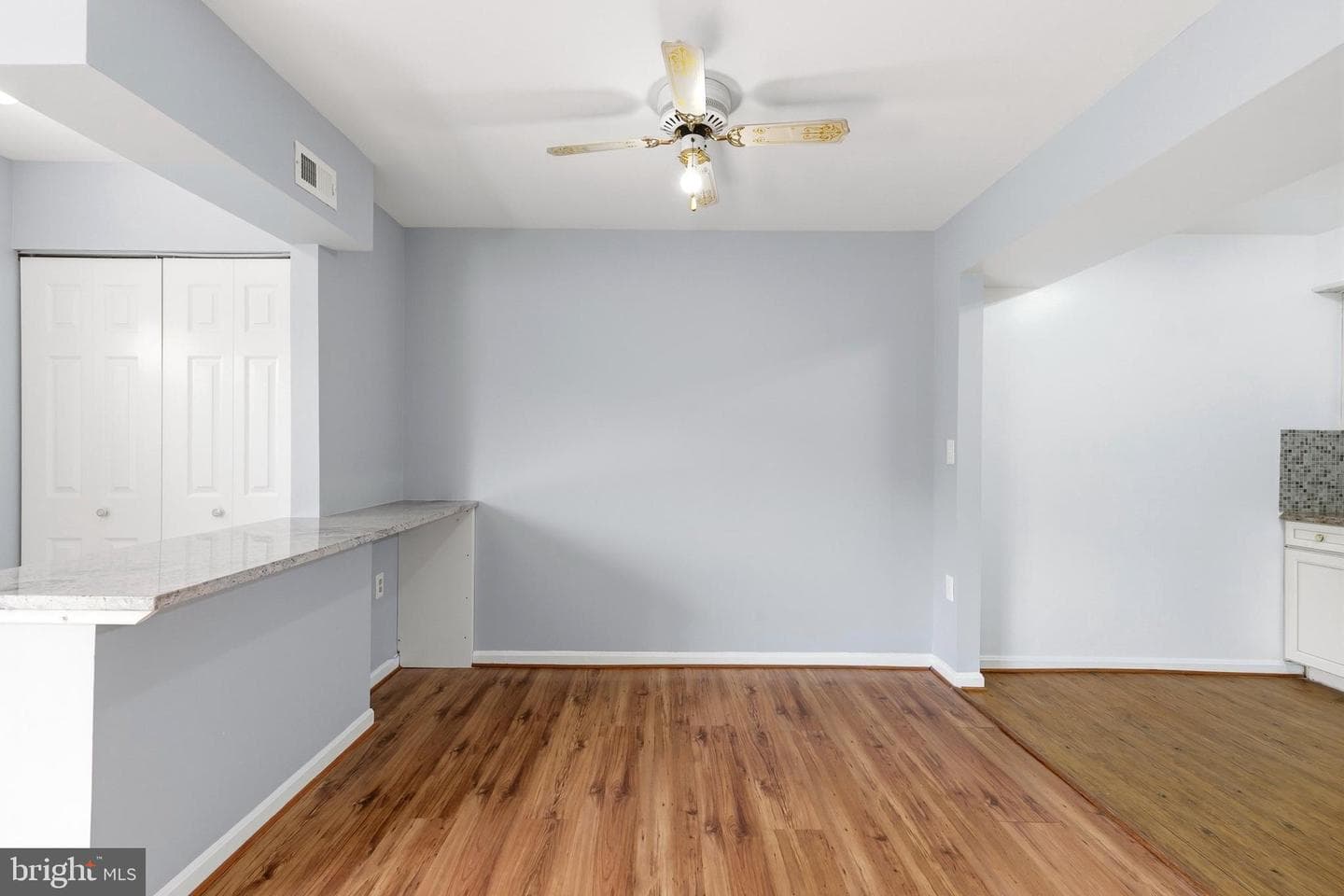 9075 N Laurel Road #o photo 10