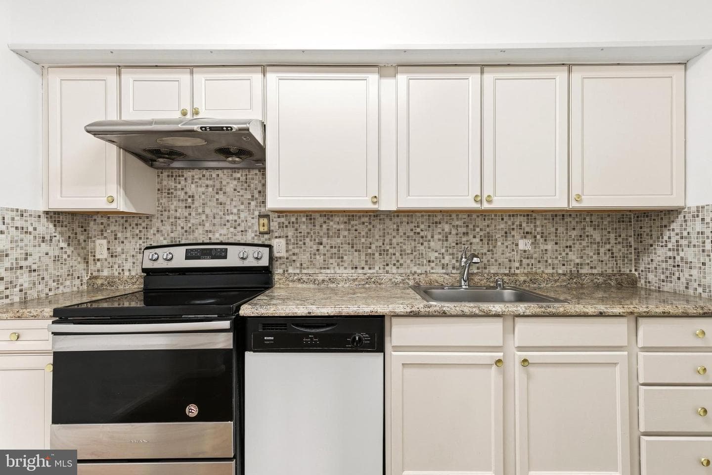 9075 N Laurel Road #o photo 12