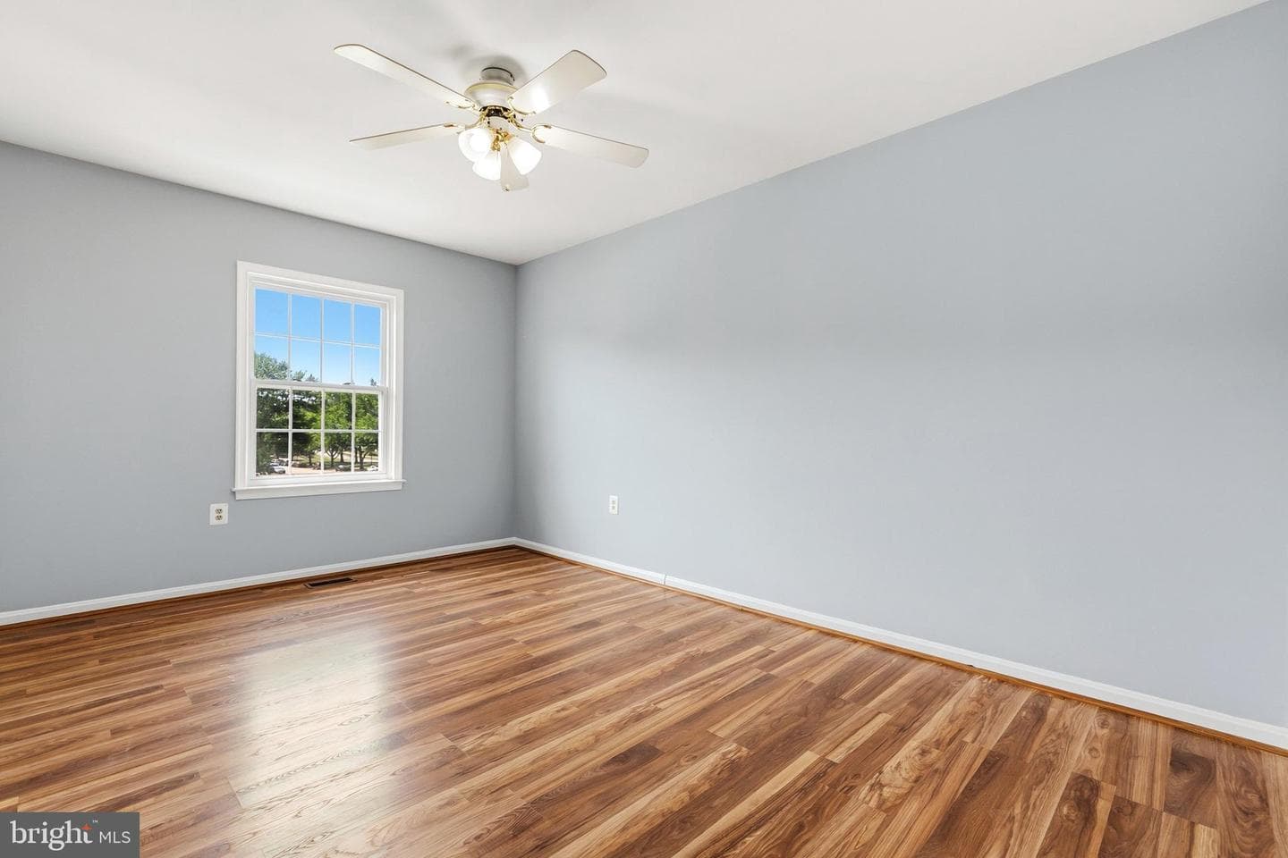9075 N Laurel Road #o photo 18