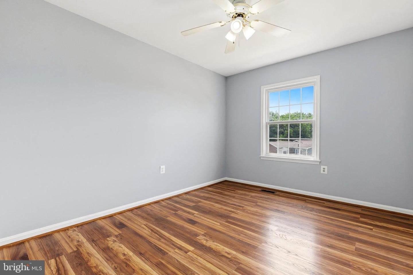 9075 N Laurel Road #o photo 20