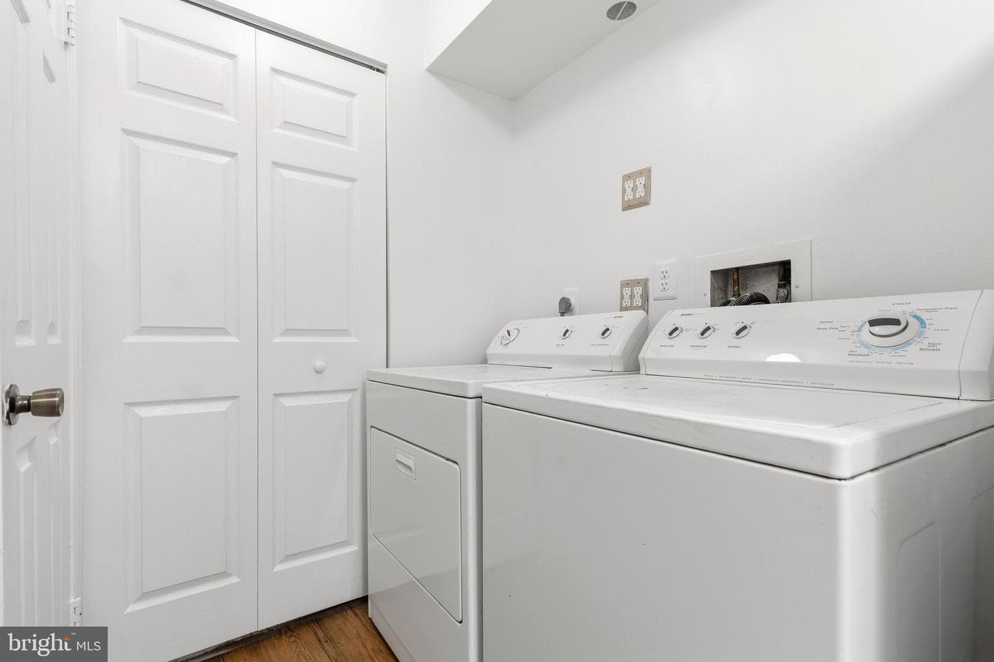9075 N Laurel Road #o photo 25