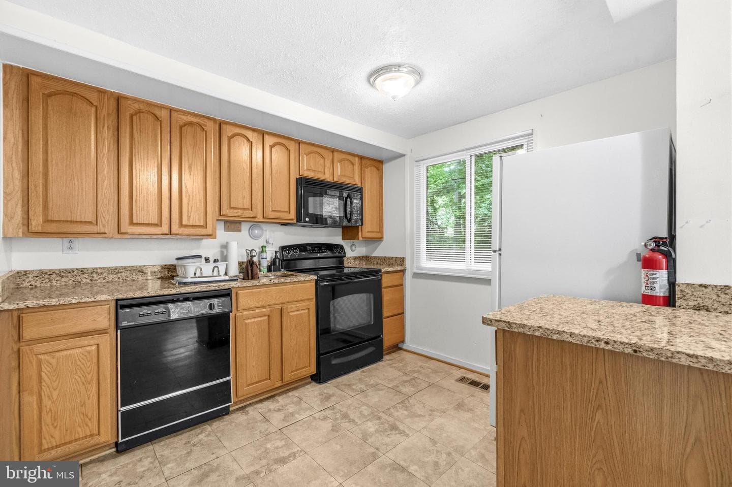 9076 Goldamber Garth photo 11