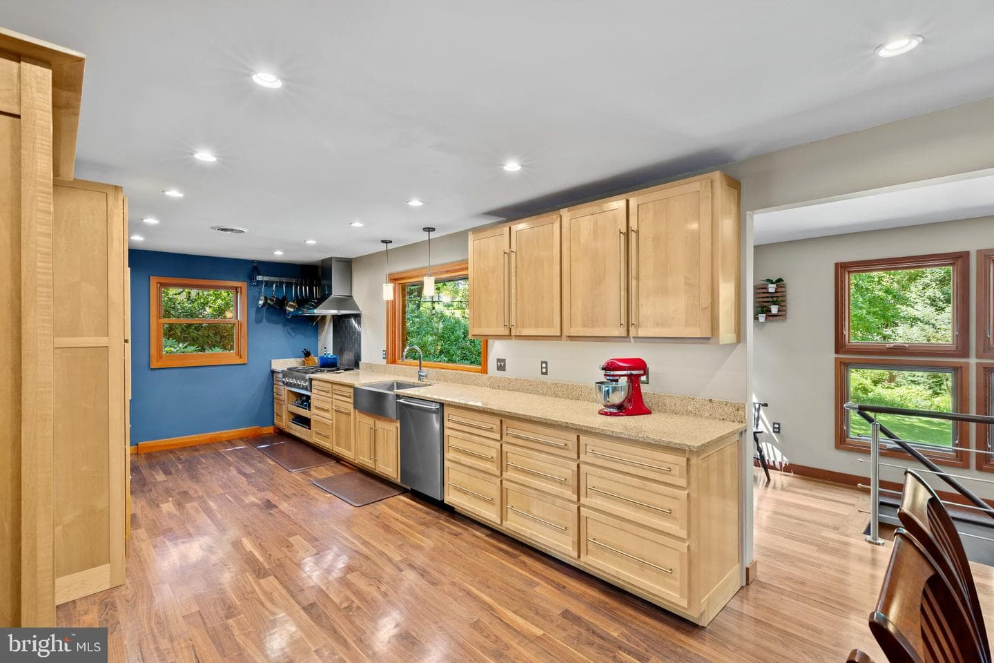 9922 Frederick Road photo 17