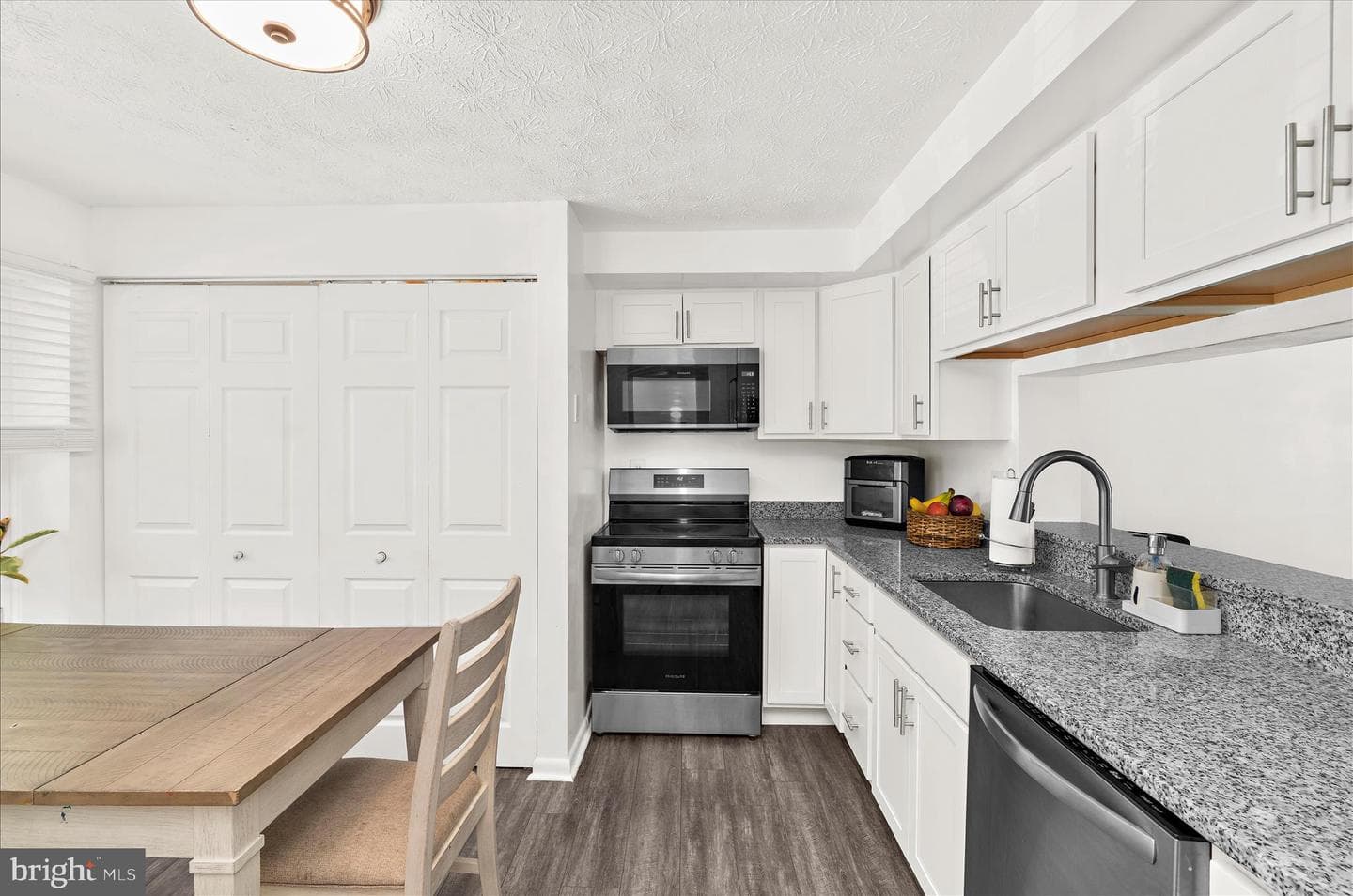 10611 Delfield Court photo 5
