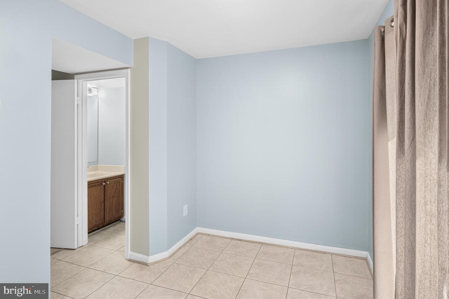 9614 Hingston Downs photo 10