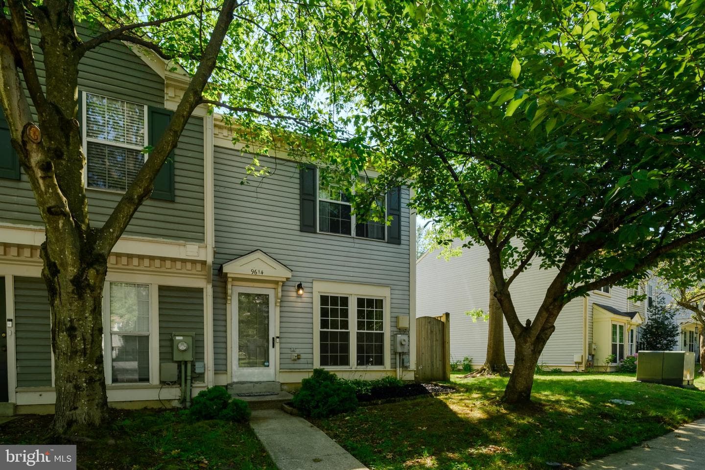 9614 Hingston Downs, Columbia