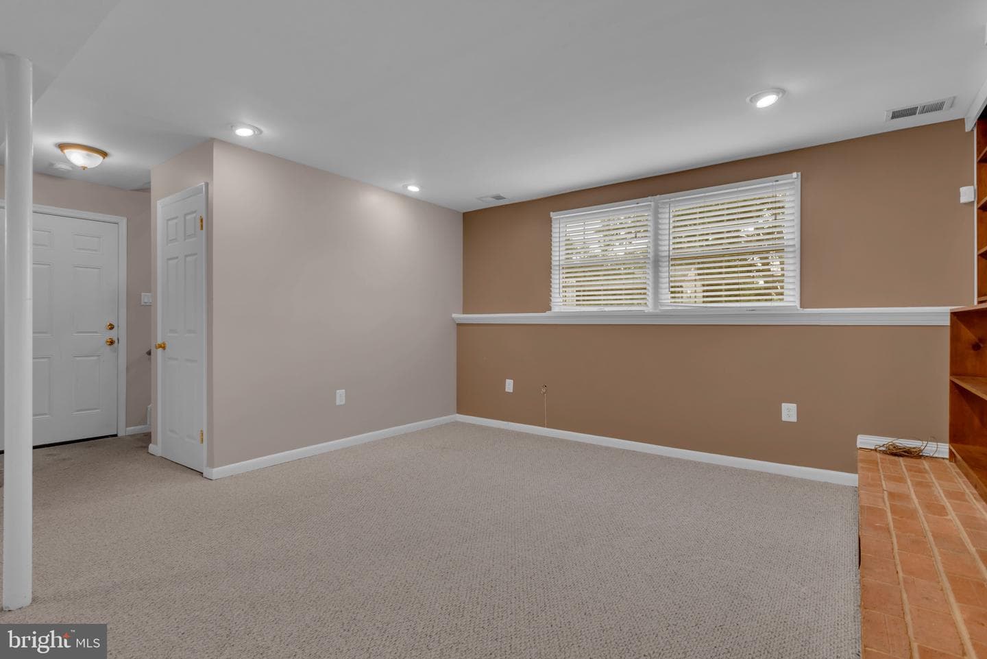 9301 N Laurel Road photo 28