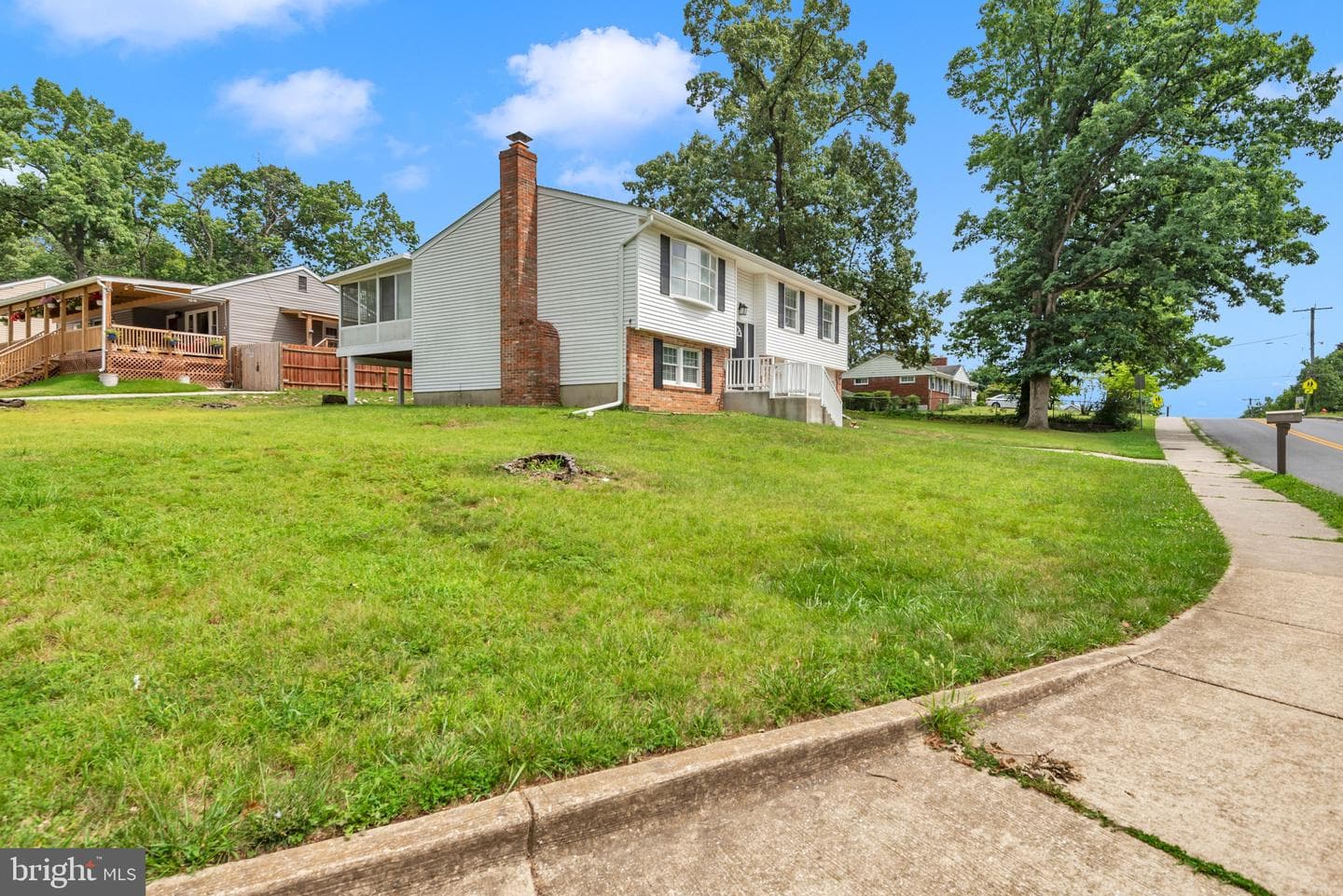 9301 N Laurel Road photo 8