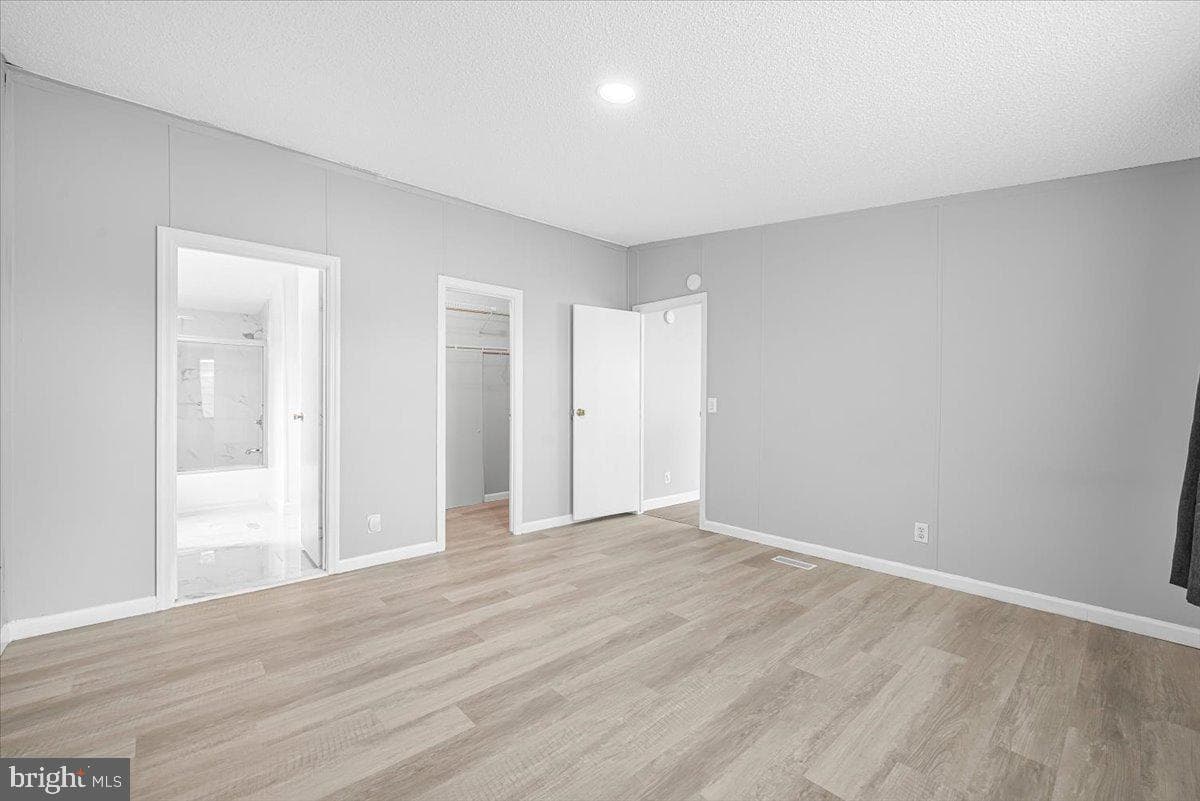 13 Midway Avenue photo 17