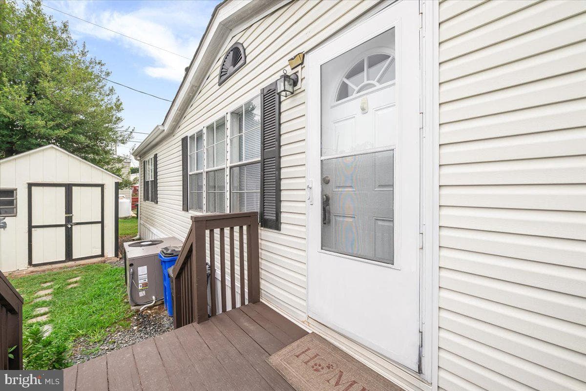 13 Midway Avenue, Laurel