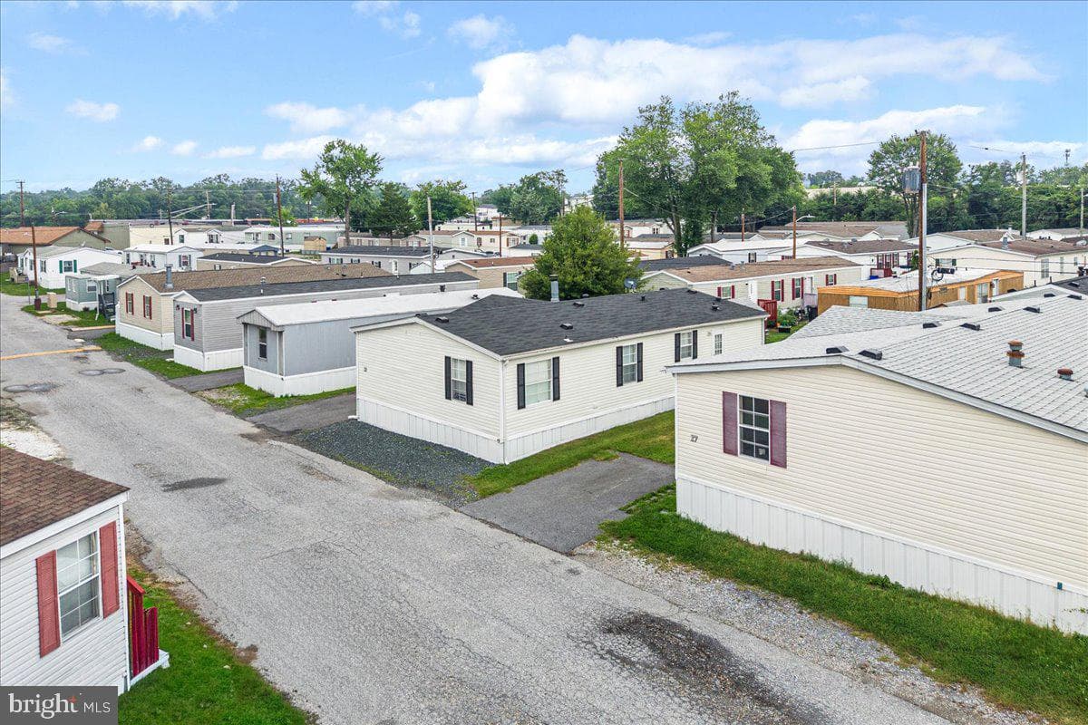 13 Midway Avenue photo 5