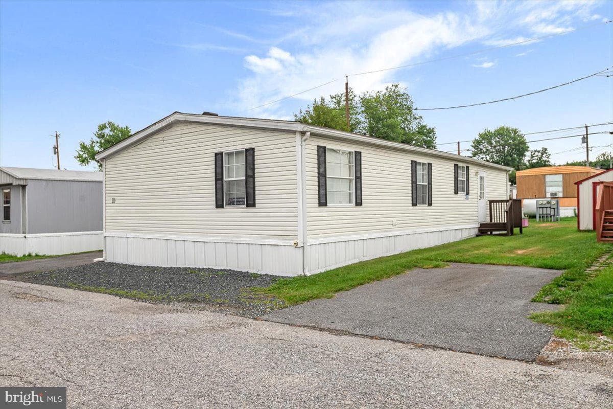 13 Midway Avenue photo 8