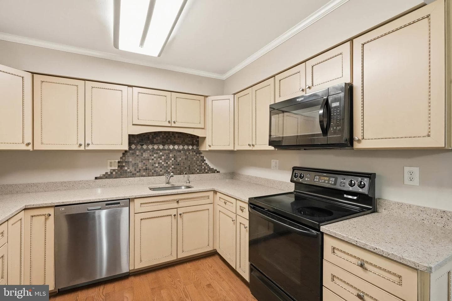 6717 Sewells Orchard Drive photo 10