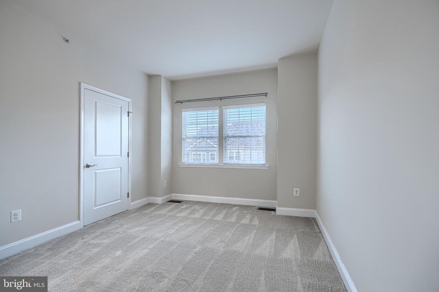5715 Rosanna Place photo 24