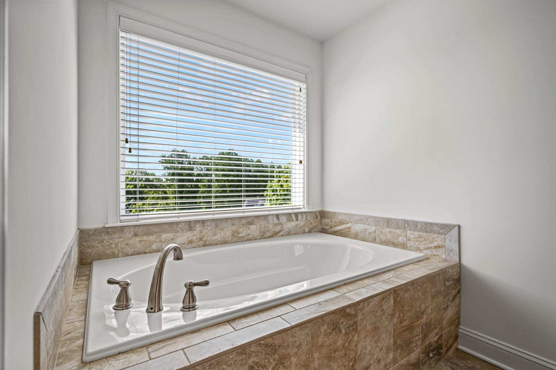 10693 Harding Road photo 35
