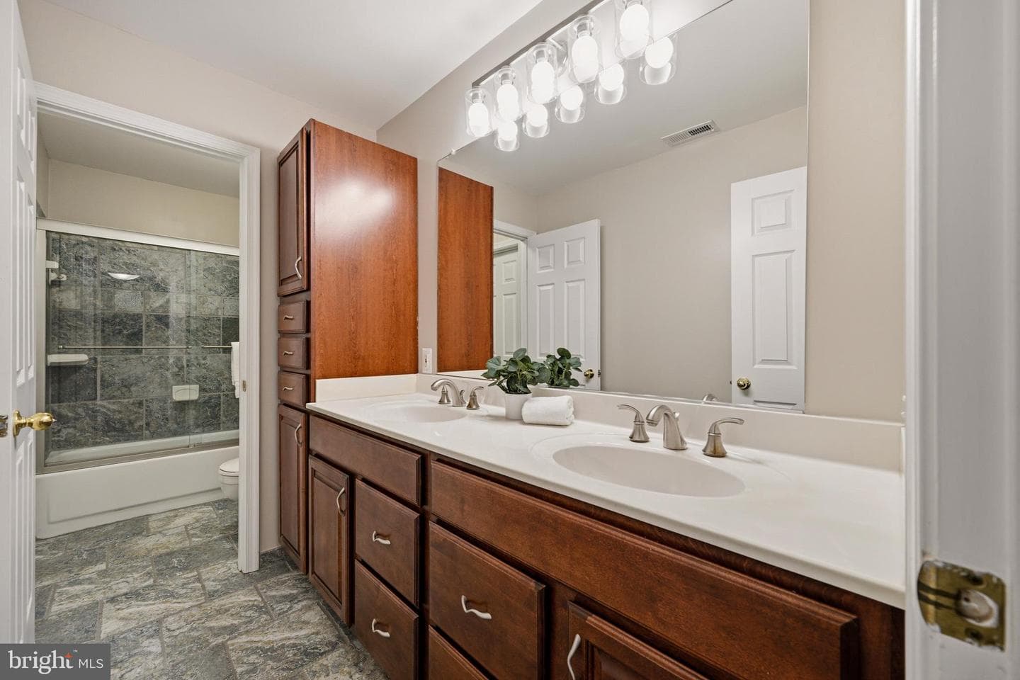 5016 Brampton Parkway photo 45