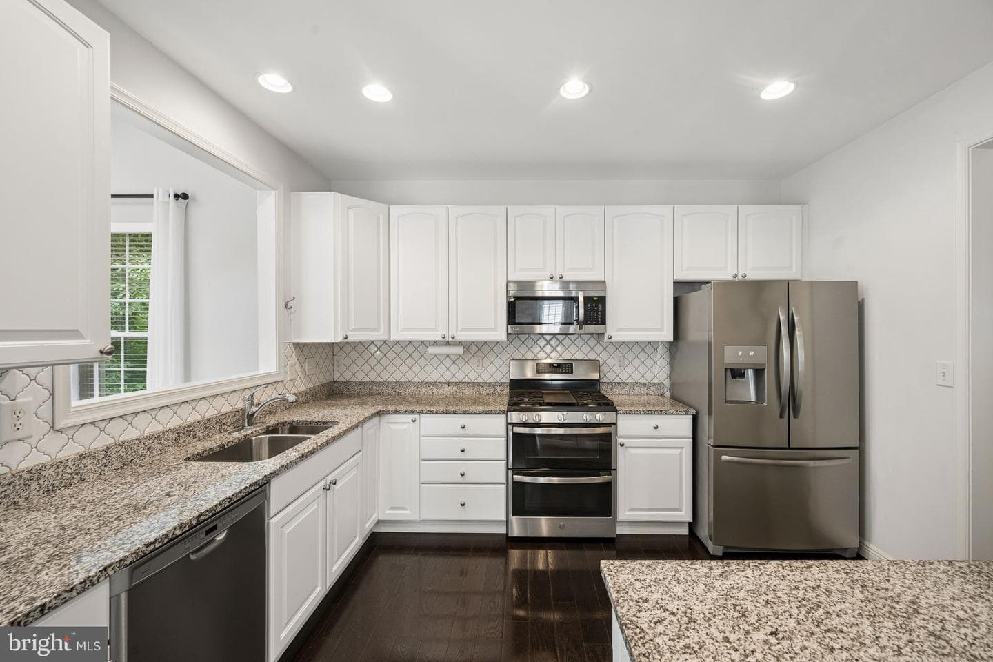 7239 Lyndsey Way photo 3