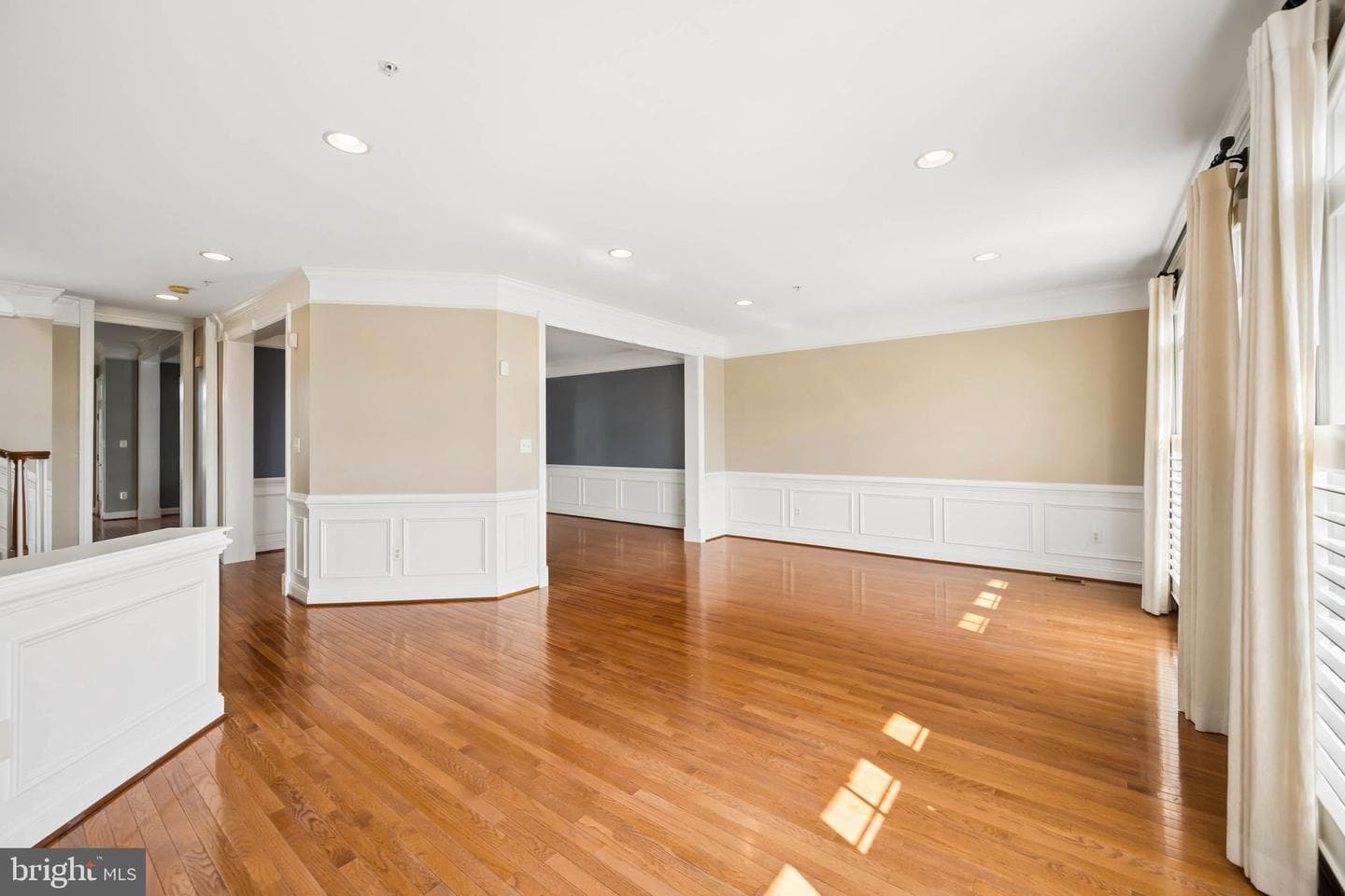 8741 Lake Edge Drive photo 10
