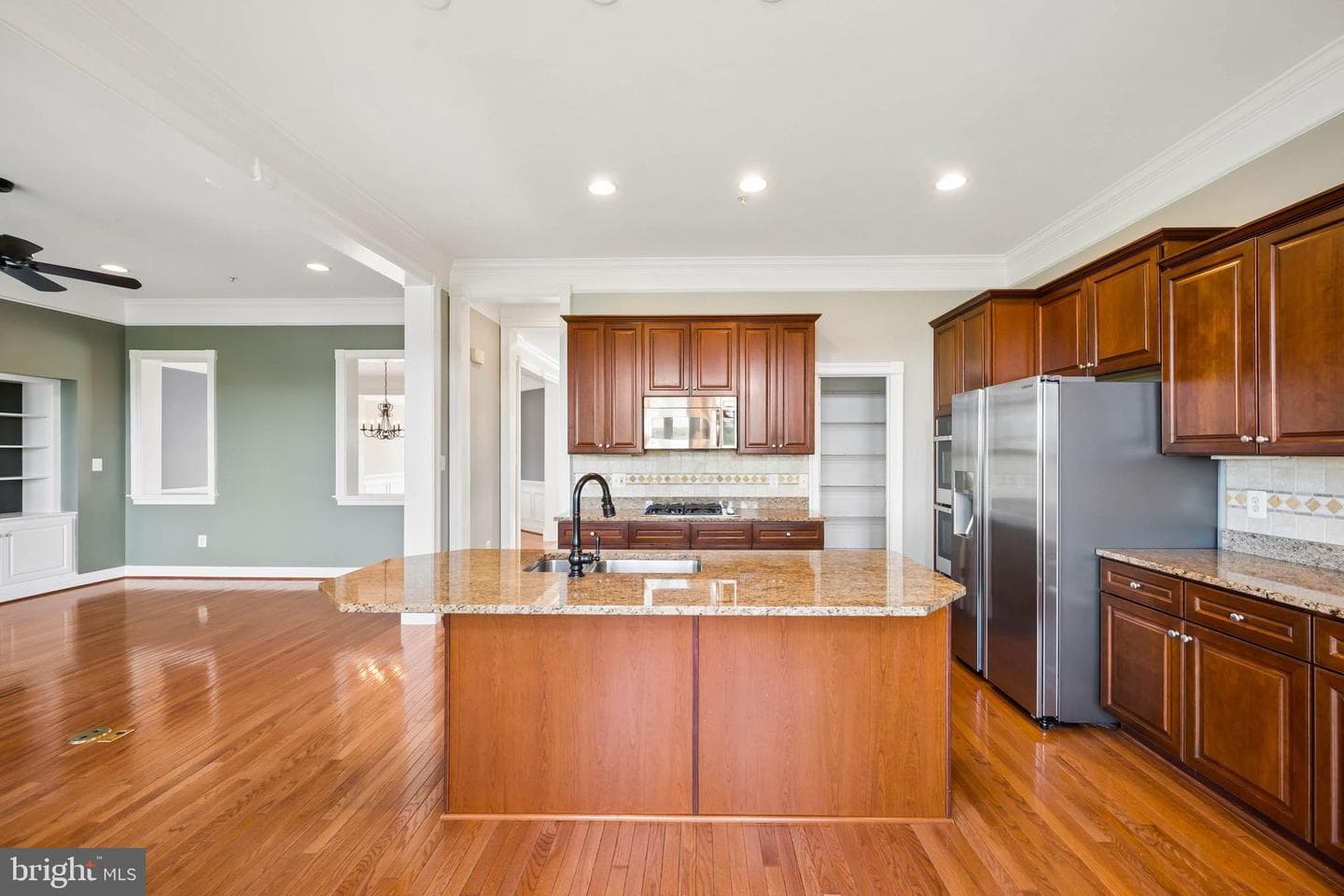8741 Lake Edge Drive photo 16