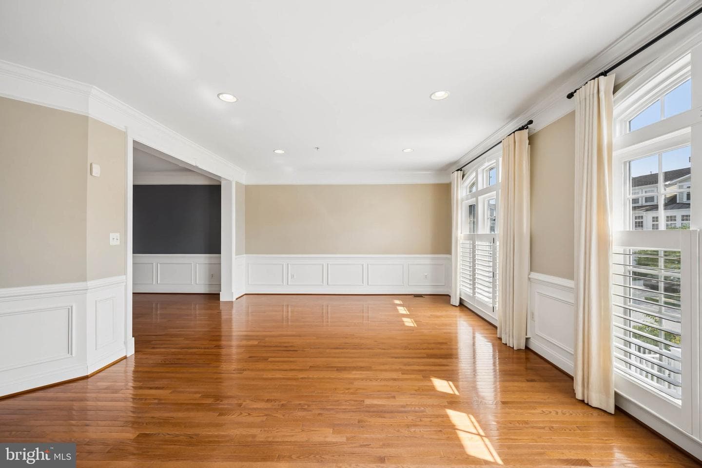 8741 Lake Edge Drive photo 9