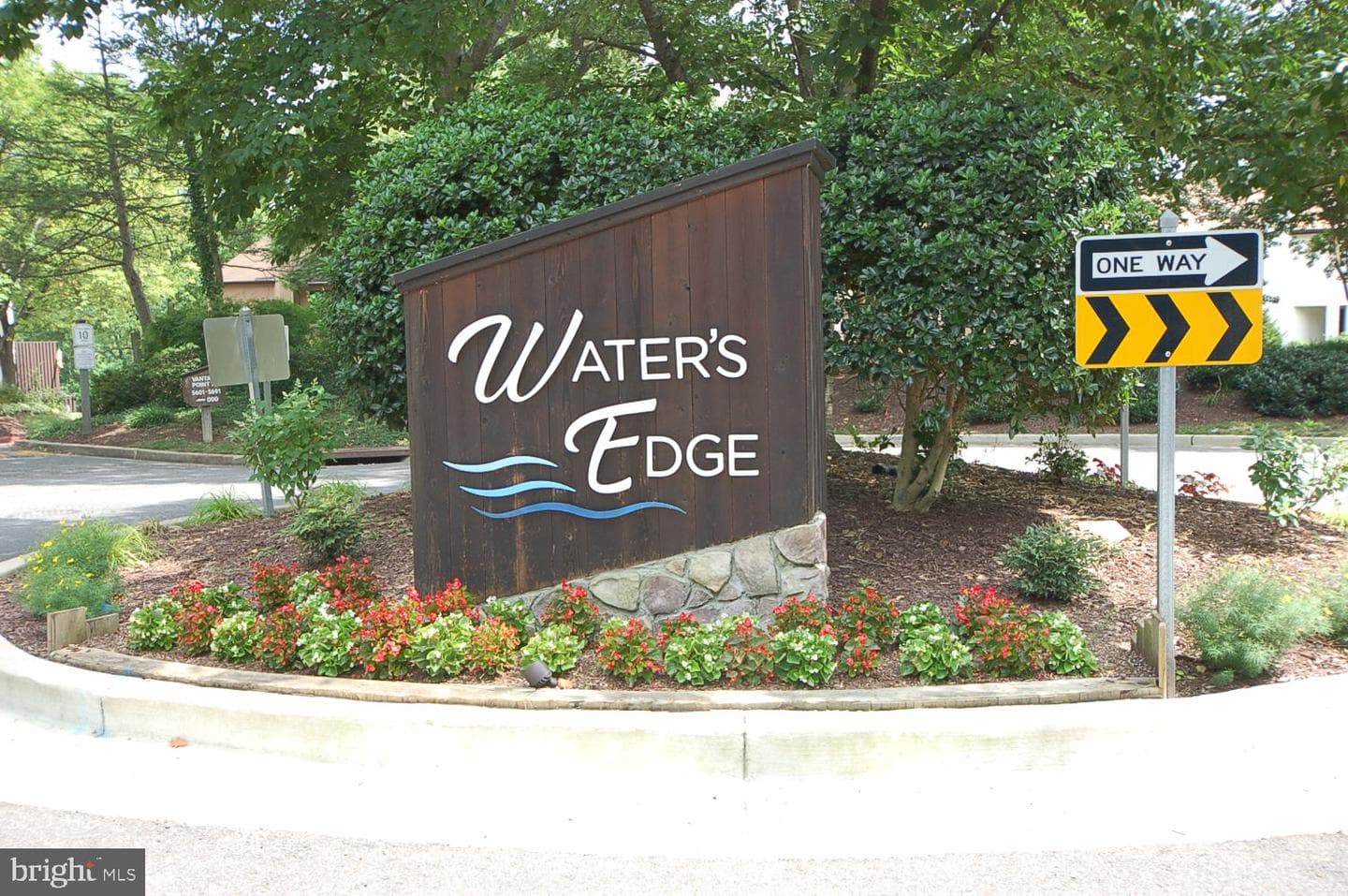5667 Vantage Point Road, Columbia