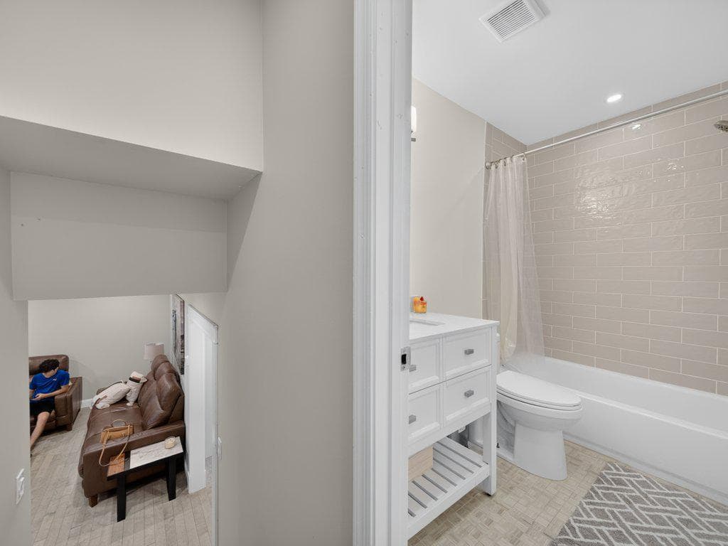 10124 Stansfield Road photo 25