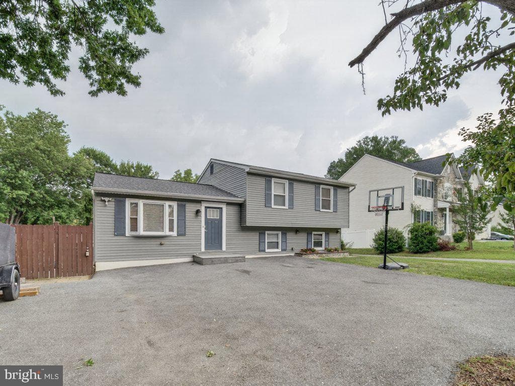 10124 Stansfield Road photo 5