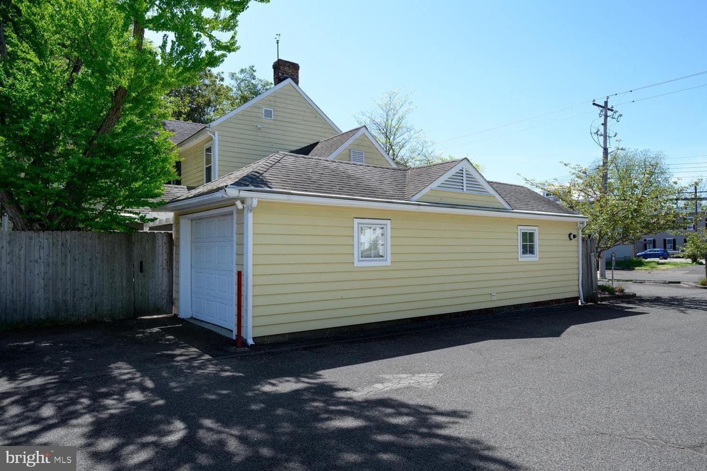 106 N Queen St photo 22